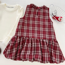 Carregar imagem no visualizador da galeria, Vestido bordo cuadrille y blusa crema con volados

