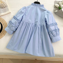 Carregar imagem no visualizador da galeria, Vestido camisa celeste con volados y flores
