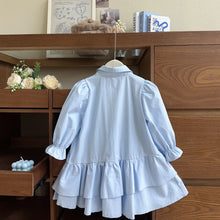 Carregar imagem no visualizador da galeria, Camisa vestido celeste con volados y moños
