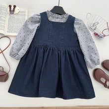 Cargar imagen en el visor de la galería, Vestido jeans con blusa gris con motas
