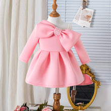 Cargar imagen en el visor de la galería, Vestido rosa con moño y perlas
