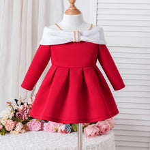 Cargar imagen en el visor de la galería, Vestido rojo con hombros blanco
