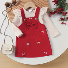 Cargar imagen en el visor de la galería, Blusa beige con volados y vestido rojo con moños de corderoy

