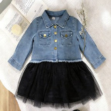 Cargar imagen en el visor de la galería, Vestido sin mangas con falda de tul y campera jeans
