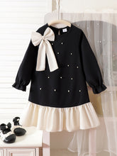 Cargar imagen en el visor de la galería, Vestido negro con perlas, volado y moño crema

