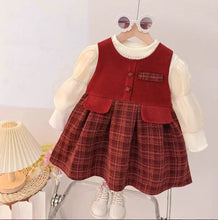 Carregar imagem no visualizador da galeria, Blusa crema con mangas abullonadas y vestido con falda cuadrille
