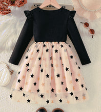 Carregar imagem no visualizador da galeria, Vestido negro con volados y falda crema de tul con estrellas
