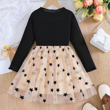 Cargar imagen en el visor de la galería, Vestido negro y falda crema de tul con estrellas
