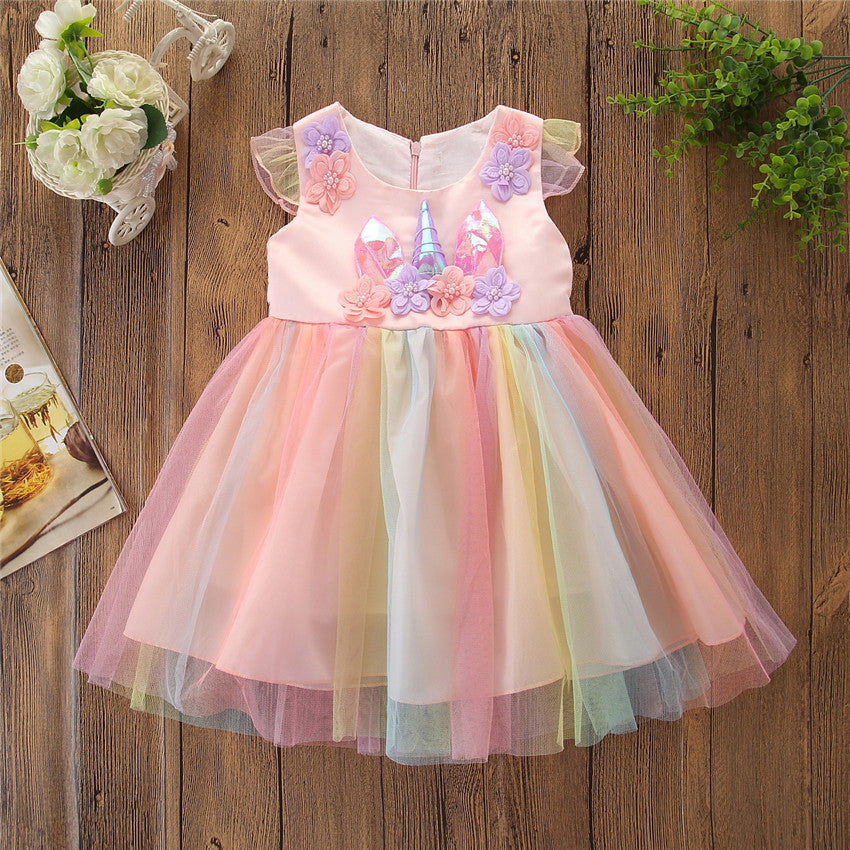 Vestido rosa de unicornio con tul colorido