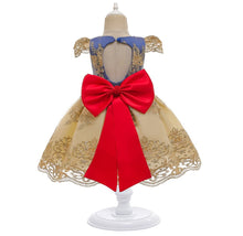 Cargar imagen en el visor de la galería, Vestido con encajes y moño, estilo blancanieves, detalles con perlas en la cintura
