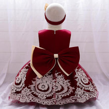 Cargar imagen en el visor de la galería, Vestido con encajes, moño y vincha incluido
