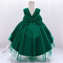 Carregar imagem no visualizador da galeria, Vestido escalonado con cola de pato, perlas y moño grande
