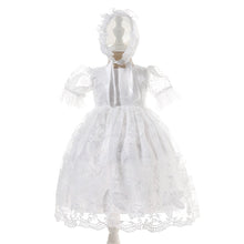 Cargar imagen en el visor de la galería, Vestido blanco con encaje, mangas transparente y gorra
