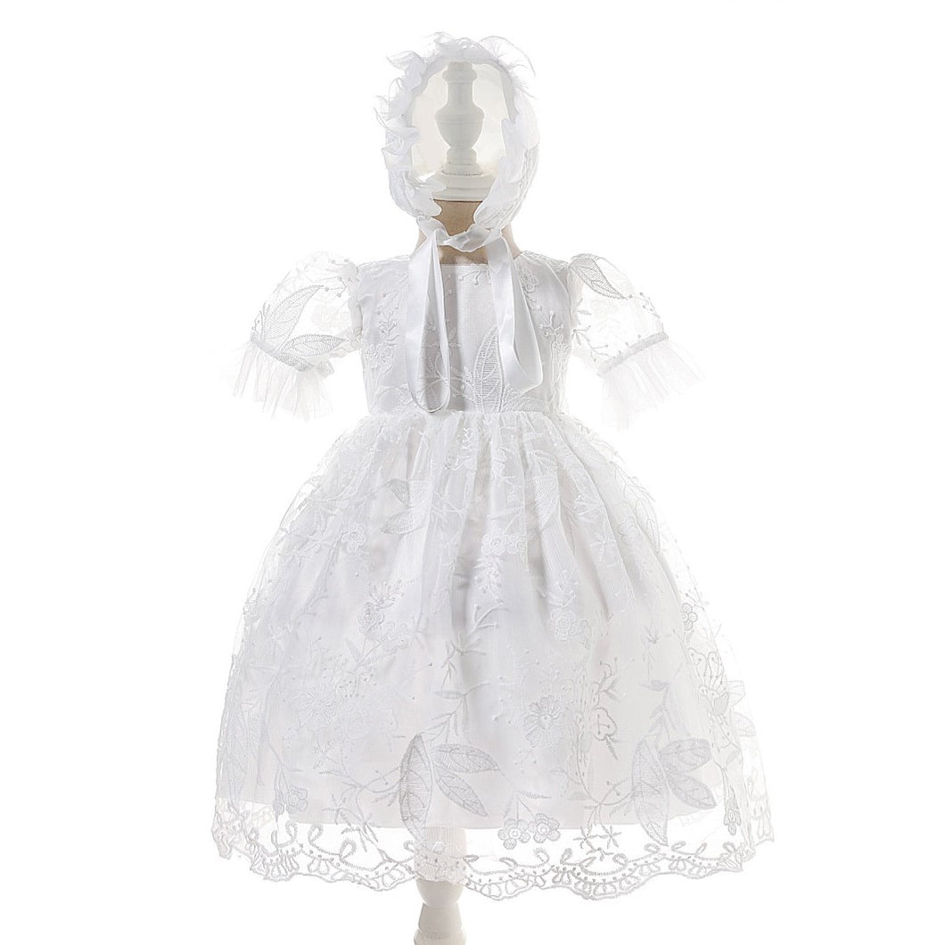 Vestido blanco con encaje, mangas transparente y gorra