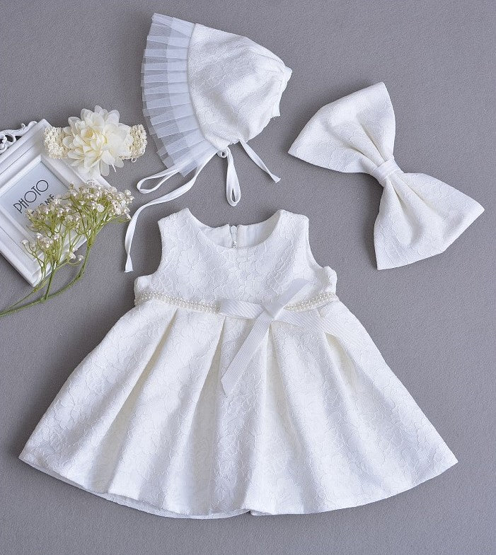 Vestido blanco de encaje en la cintura,moño y gorra