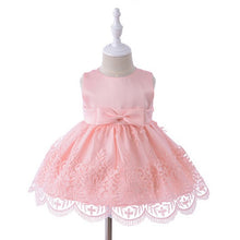 Cargar imagen en el visor de la galería, Vestido rosa, detalles de encaje y moño

