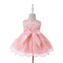 Cargar imagen en el visor de la galería, Vestido rosa, detalles de encaje y moño
