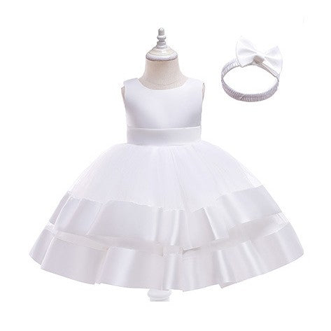 Vestido blanco escalonado liso con detalle de seda, moño y vincha