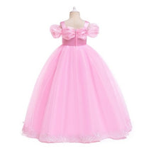 Carregar imagem no visualizador da galeria, Vestido largo estilo princesa con detalles de mariposas
