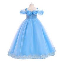 Carregar imagem no visualizador da galeria, Vestido largo estilo princesa con detalles de mariposas
