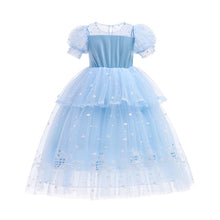 Carregar imagem no visualizador da galeria, Vestido largo celeste con lentejuelas, manga abullonada estilo Frozen y capa
