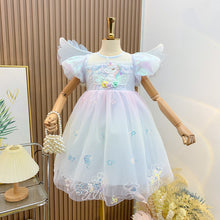 Cargar imagen en el visor de la galería, Vestido de unicornio con detalles de lentejuelas y alas con luces
