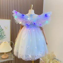 Cargar imagen en el visor de la galería, Vestido de unicornio con detalles de lentejuelas y alas con luces
