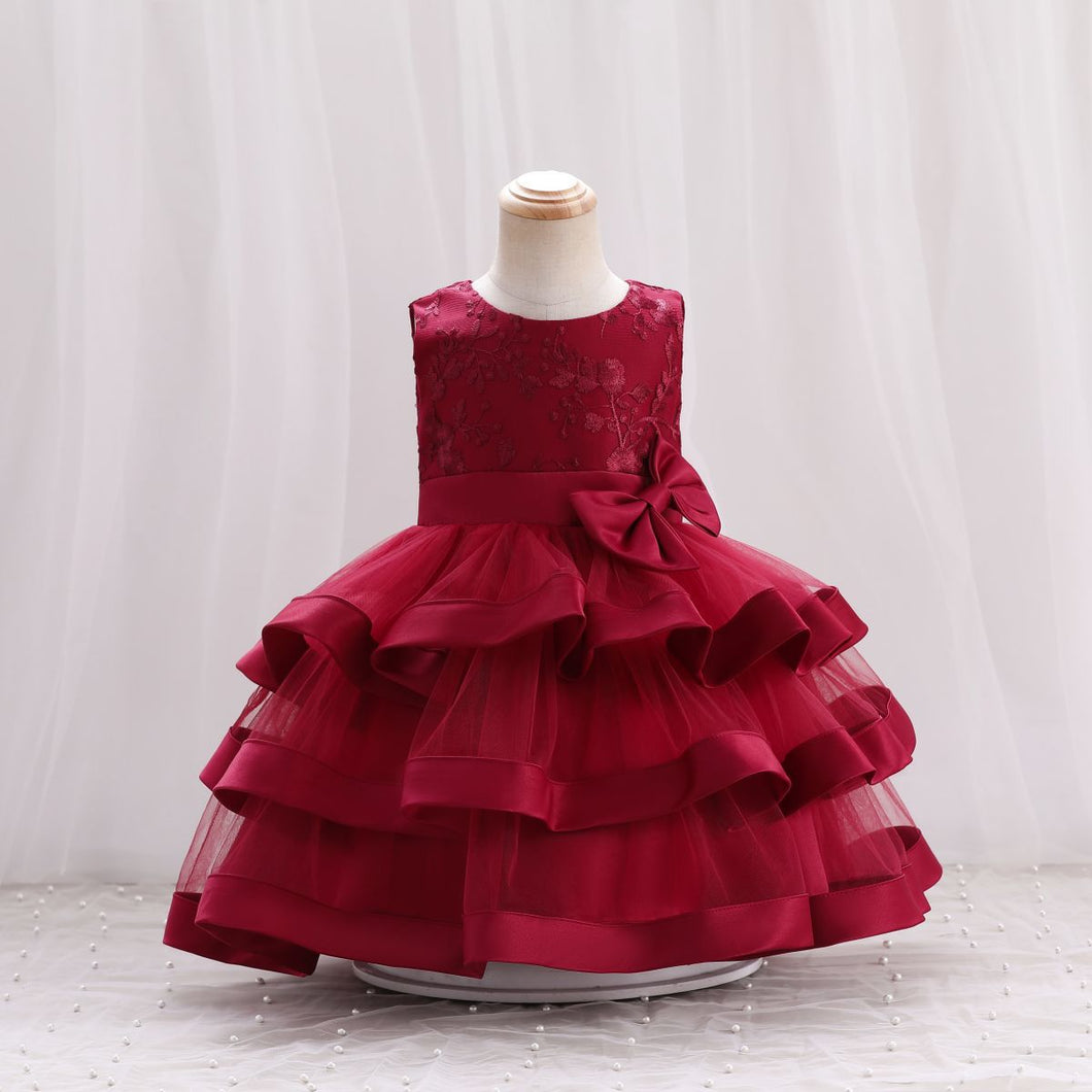 Vestido bordo con espalda abierta y tul