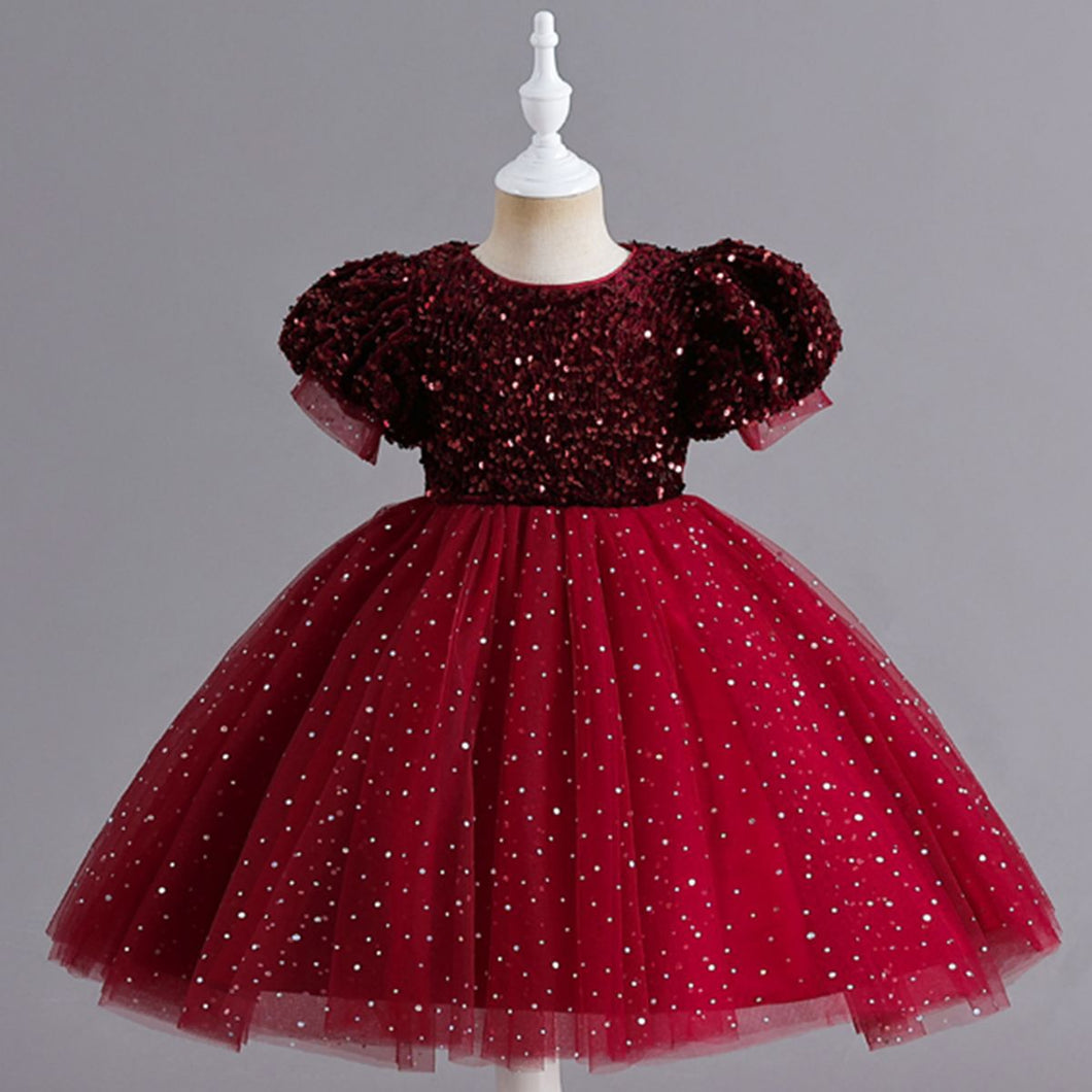Vestido con lentejuelas y brillo con manga abullonada