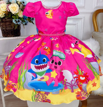 Cargar imagen en el visor de la galería, Vestido pink con estampas de Baby Shark con hebilla de moño
