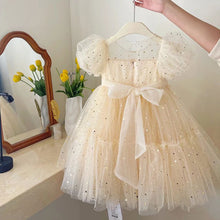 Carregar imagem no visualizador da galeria, Vestido crema de tul con mangas abullonadas y brillos
