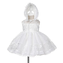 Cargar imagen en el visor de la galería, Vestido blanco con moño y bordado de flor con gorro

