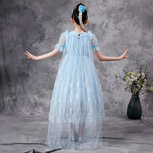 Cargar imagen en el visor de la galería, Vestido largo de Frozen con capa
