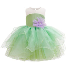 Carregar imagem no visualizador da galeria, Vestido verde con tul y flor lila de Hada, incluye alas
