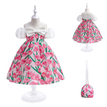 Carregar imagem no visualizador da galeria, Vestido blanco y rosa con estampas de tulipanes y moño con cartera

