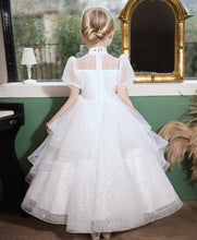 Cargar imagen en el visor de la galería, Vestido blanco cuello alto con perlas y brillo
