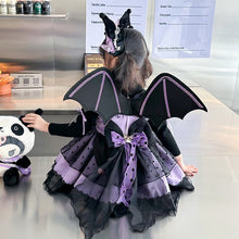 Carregar imagem no visualizador da galeria, Vestido de Kuromi (Sanrio) Incluye moño grande, hebilla y alas
