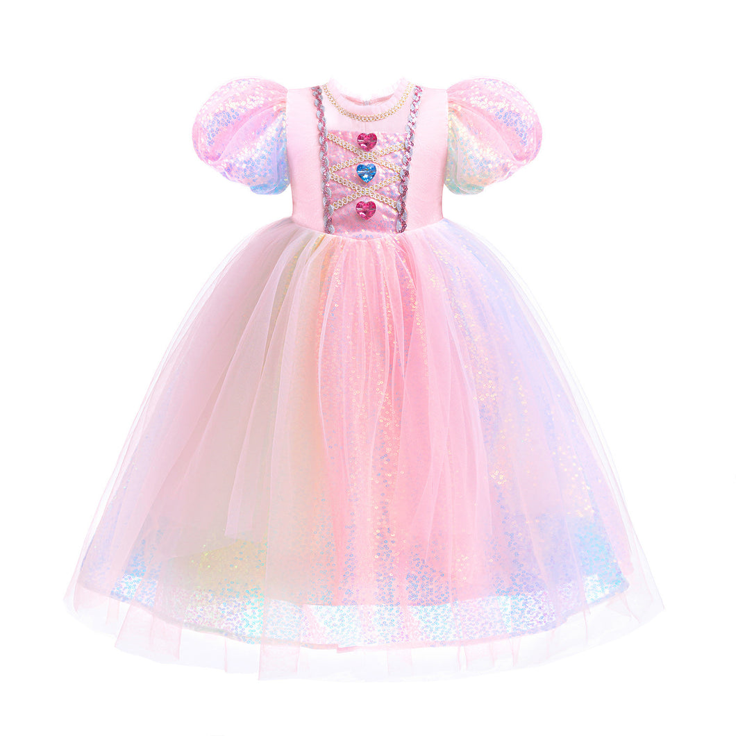Vestido rosa con lentejuelas, tul colorido y detalles de corazones