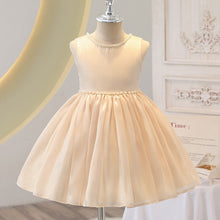 Cargar imagen en el visor de la galería, Vestido liso crema con perlas
