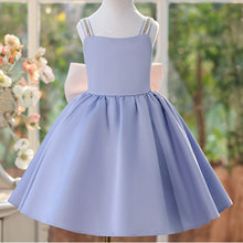 Cargar imagen en el visor de la galería, Vestido liso con brillo en los hombros y moño grande crema
