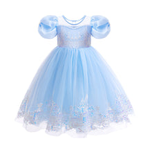 Carregar imagem no visualizador da galeria, Vestido celeste mangas abullonadas con bordados en blanco
