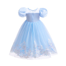 Carregar imagem no visualizador da galeria, Vestido celeste mangas abullonadas con bordados en blanco

