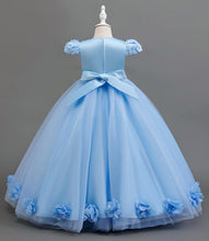 Cargar imagen en el visor de la galería, Vestido largo con bordados de flores y moño
