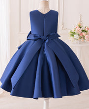 Cargar imagen en el visor de la galería, Vestido liso azul marino con moño
