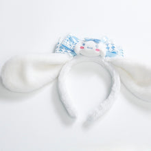 Carregar imagem no visualizador da galeria, Vestido celeste con rosa de Cinnamoroll (Sanrio) moño grande, hebillas con vincha
