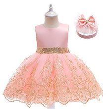 Carregar imagem no visualizador da galeria, Vestido con bordados, cinto de lentejuelas, moño y vincha
