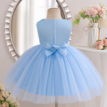 Cargar imagen en el visor de la galería, Vestido de tul con detalles de mariposas
