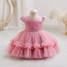 Cargar imagen en el visor de la galería, Vestido rosa viejo con bordados de perlas y tul con brillo
