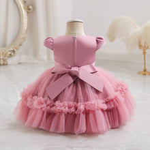 Cargar imagen en el visor de la galería, Vestido rosa viejo con bordados de perlas y tul con brillo
