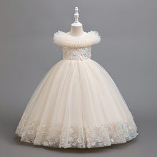 Carregar imagem no visualizador da galeria, Vestido largo con flores y tul en los hombros con brillo
